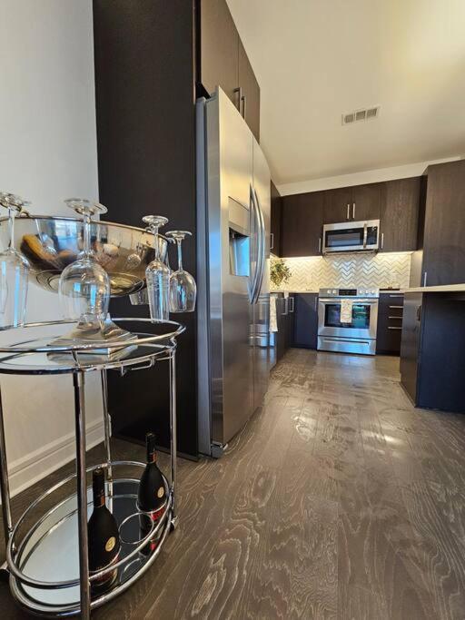 Luxury Highrise In Midtown - Skyline Views And Chic Decor Apartamento Houston Exterior foto