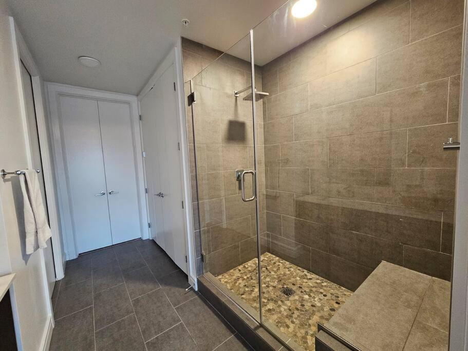 Luxury Highrise In Midtown - Skyline Views And Chic Decor Apartamento Houston Exterior foto