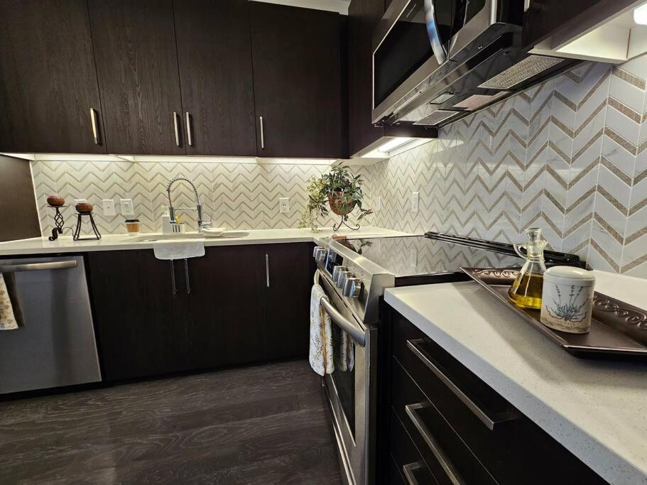 Luxury Highrise In Midtown - Skyline Views And Chic Decor Apartamento Houston Exterior foto