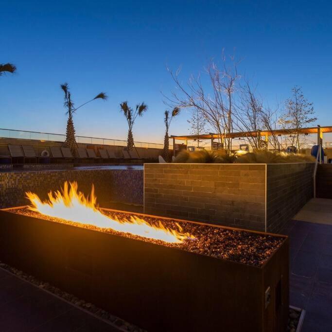 Luxury Highrise In Midtown - Skyline Views And Chic Decor Apartamento Houston Exterior foto
